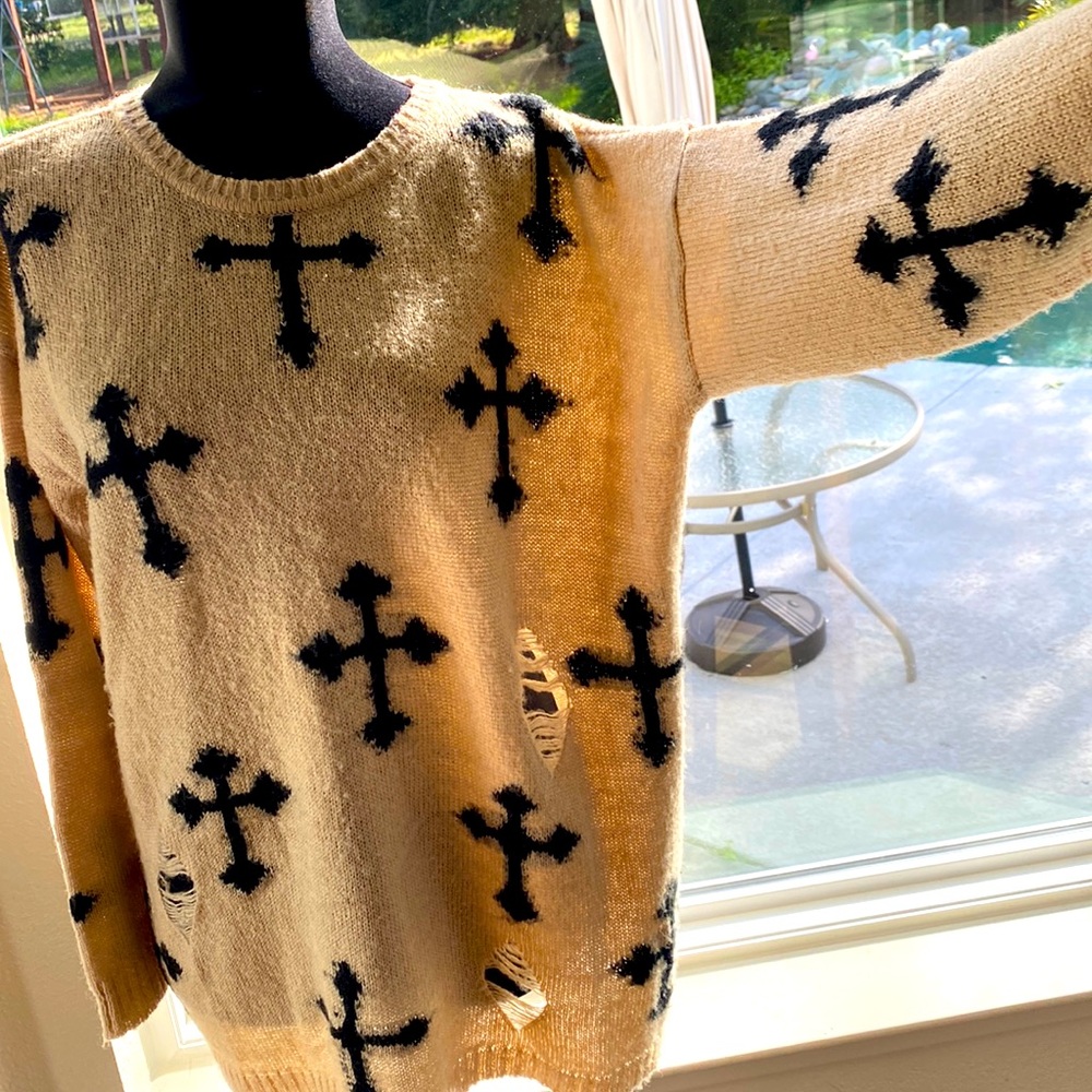 Distressed oversized sweater - Picture 7 of 12